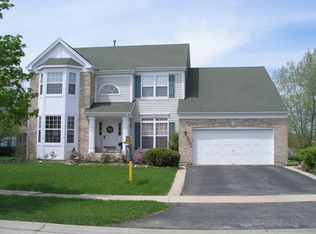 1080 Ravinia Dr, Gurnee, IL 60031