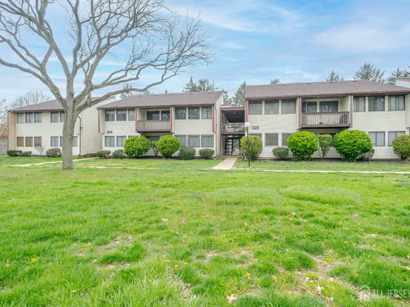 12J Avon Dr W, Hightstown, NJ 08520