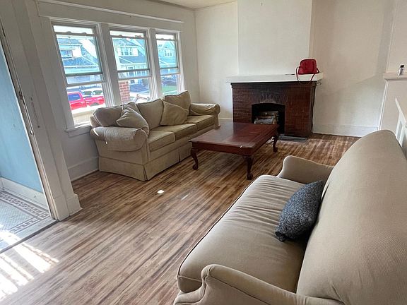 2nd image of 288 Chelsea Pl #1