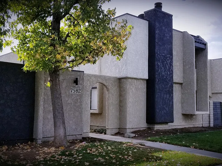 7560 Magnolia Ave — Photo 22