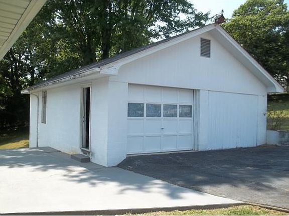 3rd image of 128 Kingsley Ave