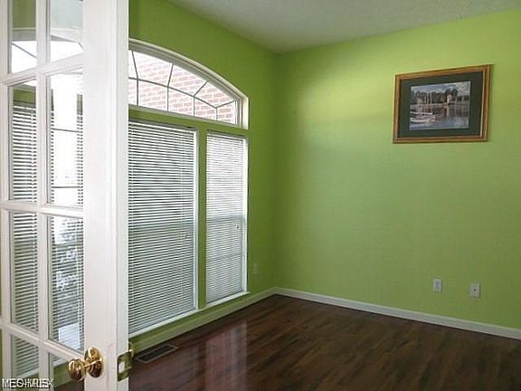 3rd image of 1800 Parker Ln