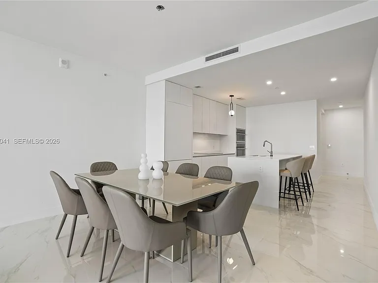 700 NE 24th St #3905 — Photo 10