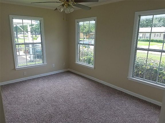 5th image of 1421 Meadowbrook Dr