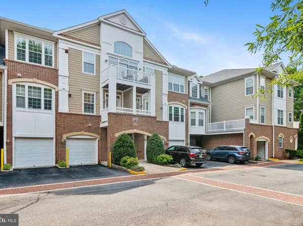 7860 Rolling Woods Ct APT 201, Springfield, VA 22152