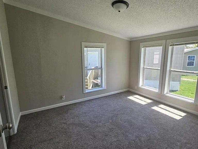 2737 W Washington Ctr #383 — Photo 11