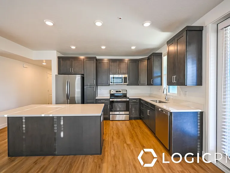 754 W Blue Magic Ln #201 — Photo 26