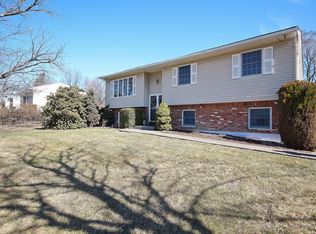 4 Macintosh Dr, Middletown, NY 10941