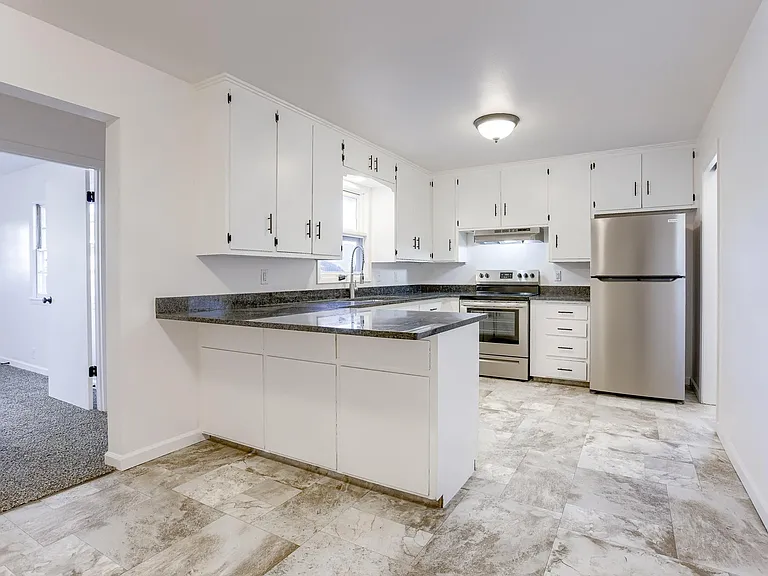 5312 N 48th Ave — Photo 5