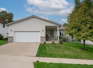 4616 Manor Park Dr NW, Rochester, MN 55901
