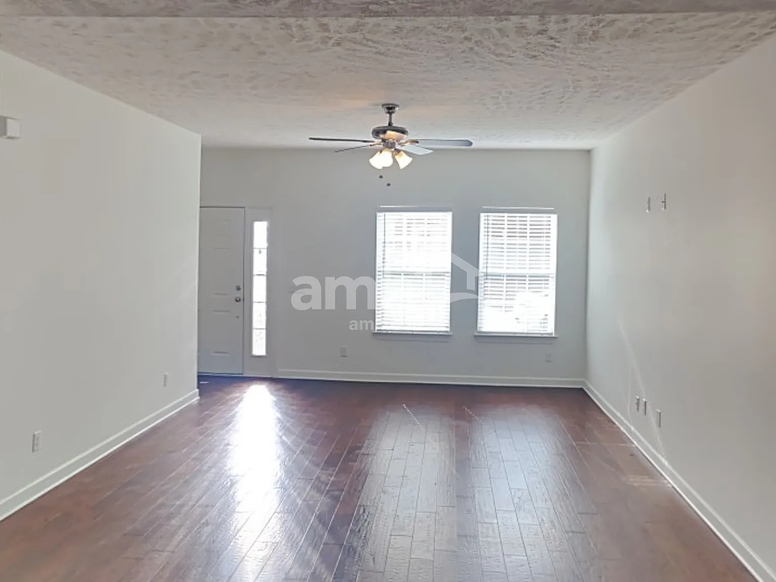 3 bed, 2.5 bath, 2200 sqft, $2,470 — Photo 4
