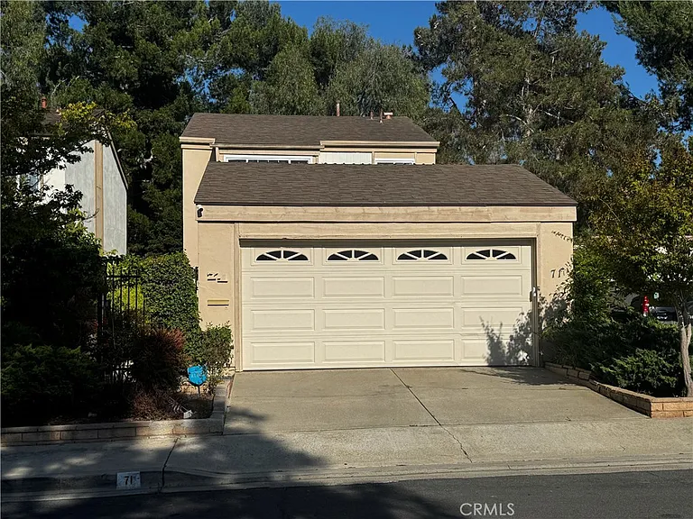 71 Willow Tree Ln — Photo 1