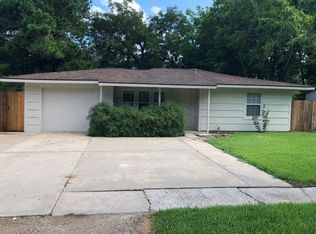 939 E Magnolia St, Angleton, TX 77515