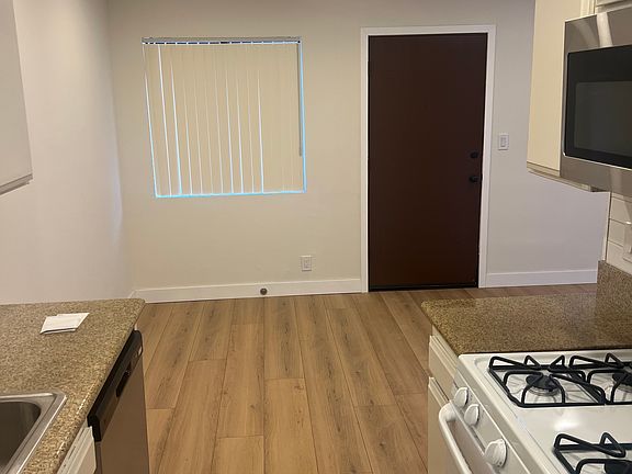 Enterance door with kitchen.