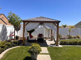 1910 Highgate Greens Dr, Bakersfield, CA 93311