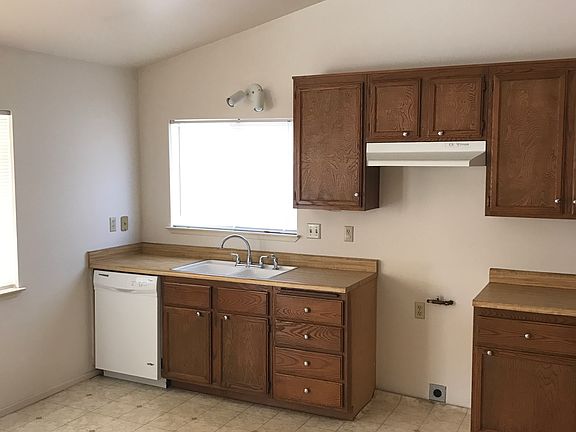 4th image of 1527 Foxglove Dr
