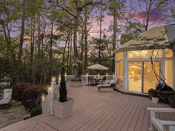 4th image of 180 Highwood Circle