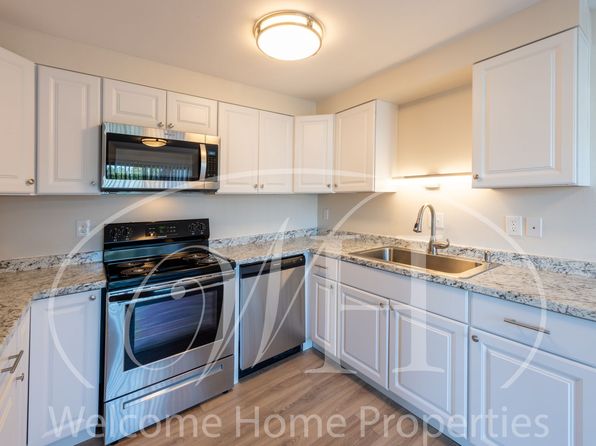 245-255 NE Elder Pl #3