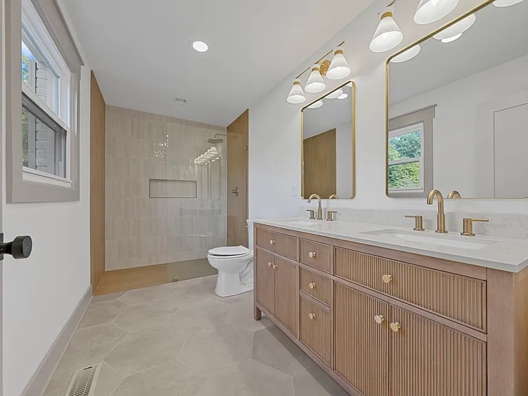 460 Hilltop Trl — Photo 17