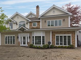 18 Mill Ln, Levittown, NY 11756