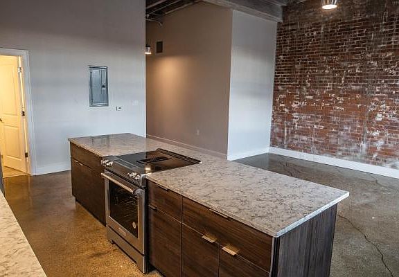 5th image of 40 E University Ave APT 203