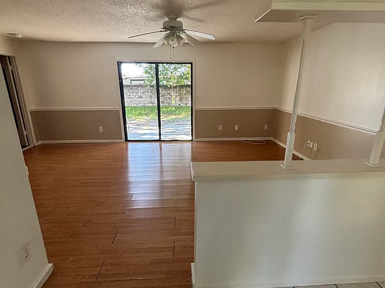 1920 Pepper Tree Dr — Photo 5