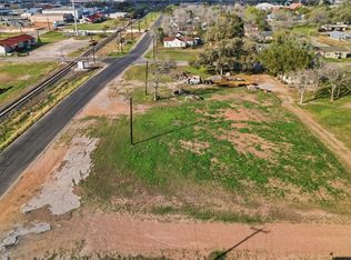 S South Street E Schleicher St, Yoakum, TX 77995