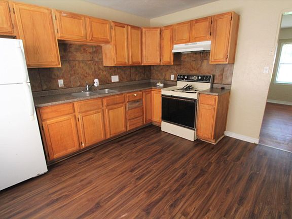 4th image of 1928 Elm Dr