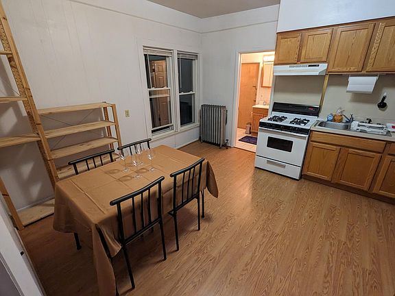 4th image of 628 S Ashley St #3