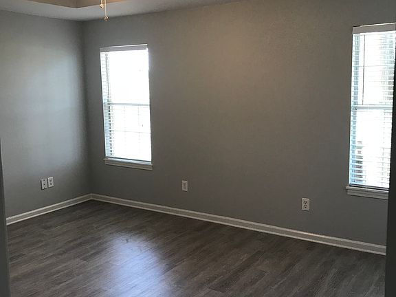 5th image of 3 White Oak Dr