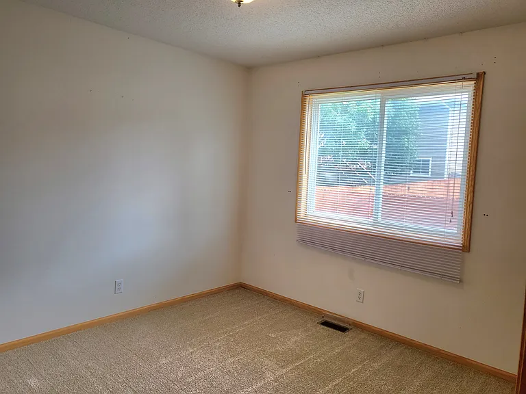 7310 S 29th St — Photo 15
