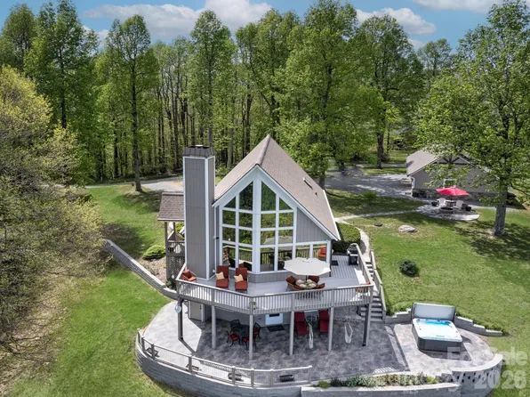 107 Fawns Rst, Black Mountain, NC 28711