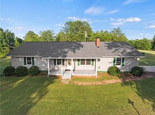 946 Cedar Ridge Rd, Commerce, GA 30530