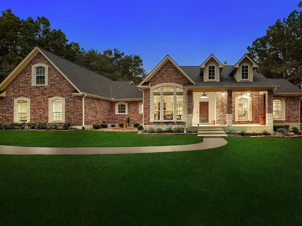 15500 Crown Oaks Drive, Montgomery, TX 77316