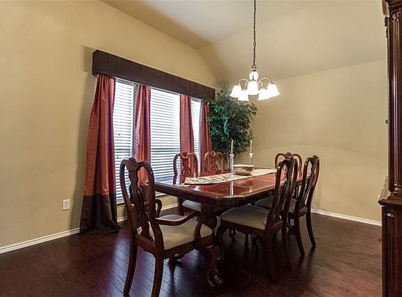 4th image of 2116 Catherine Ln