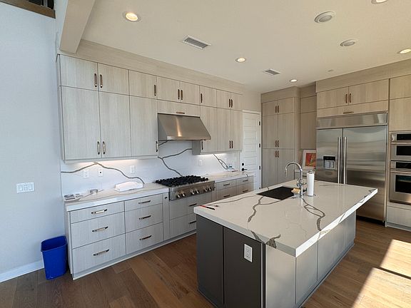 4th image of 755 Alder Way #755
