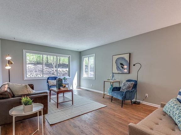 5th image of 208 River Woods Ln