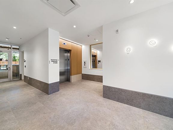 5th image of 1916 Oak Bay Ave #205