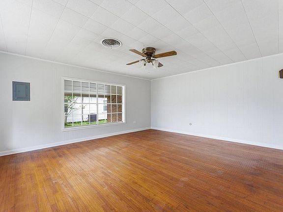 5th image of 640 Pearl St