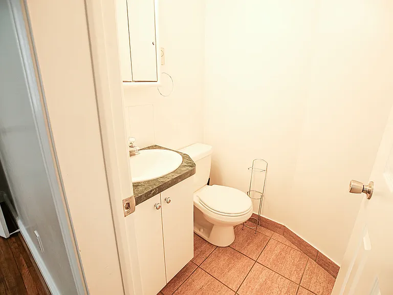 20 Montebello Pl #L2R6 — Photo 6