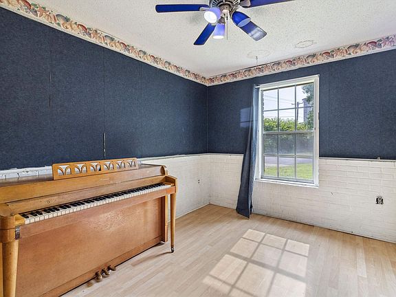 4th image of 663 Moss Rd