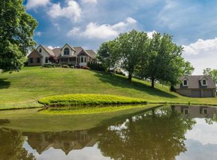 2560 Valley View Rd, Morgantown, PA 19543