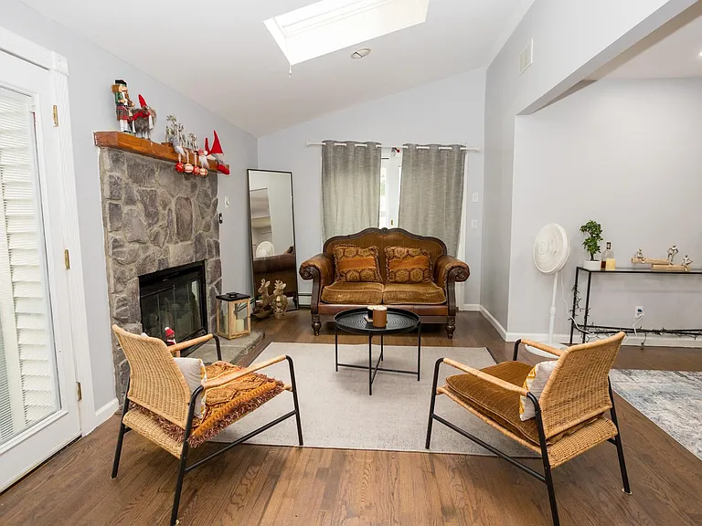 16 Broad Ave — Photo 9