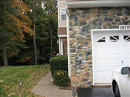 1st image of 1070 Oakcroft Ln