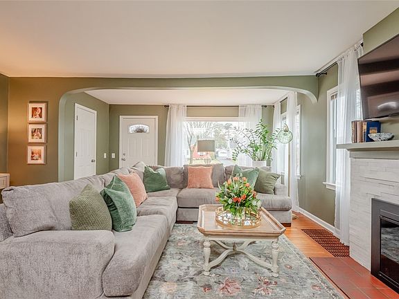 5th image of 234 Pemberton Rd