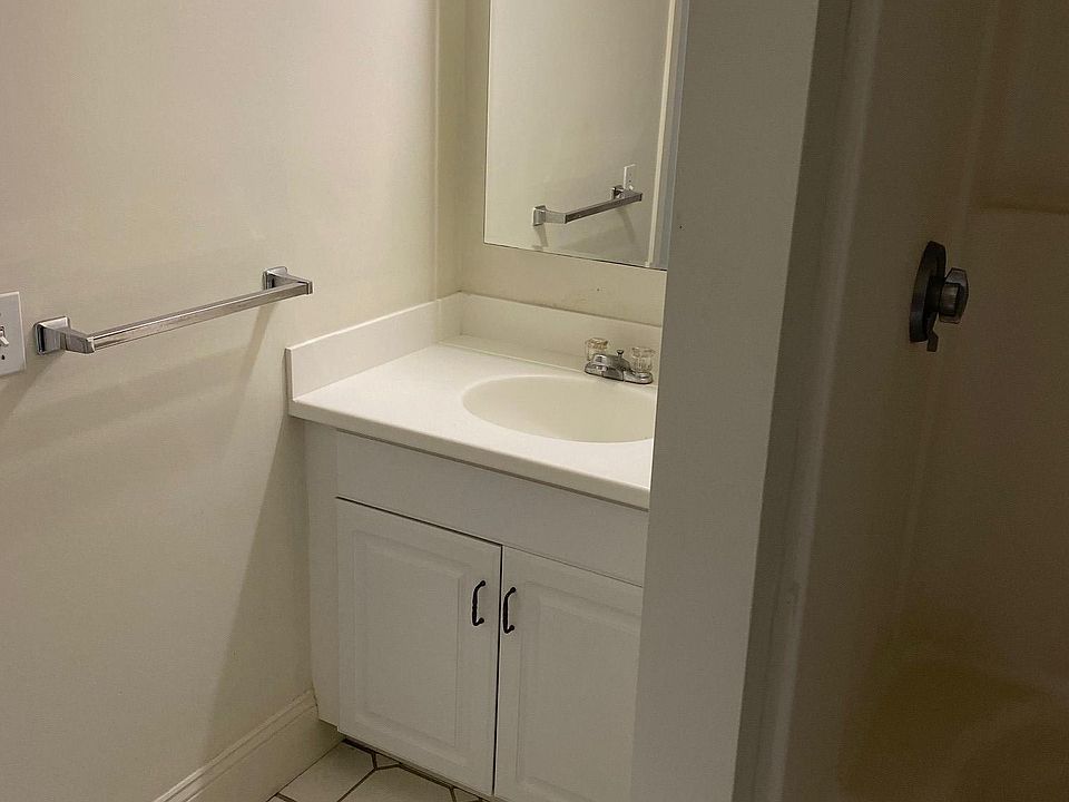 1st image of 8 Lincoln St APT 107