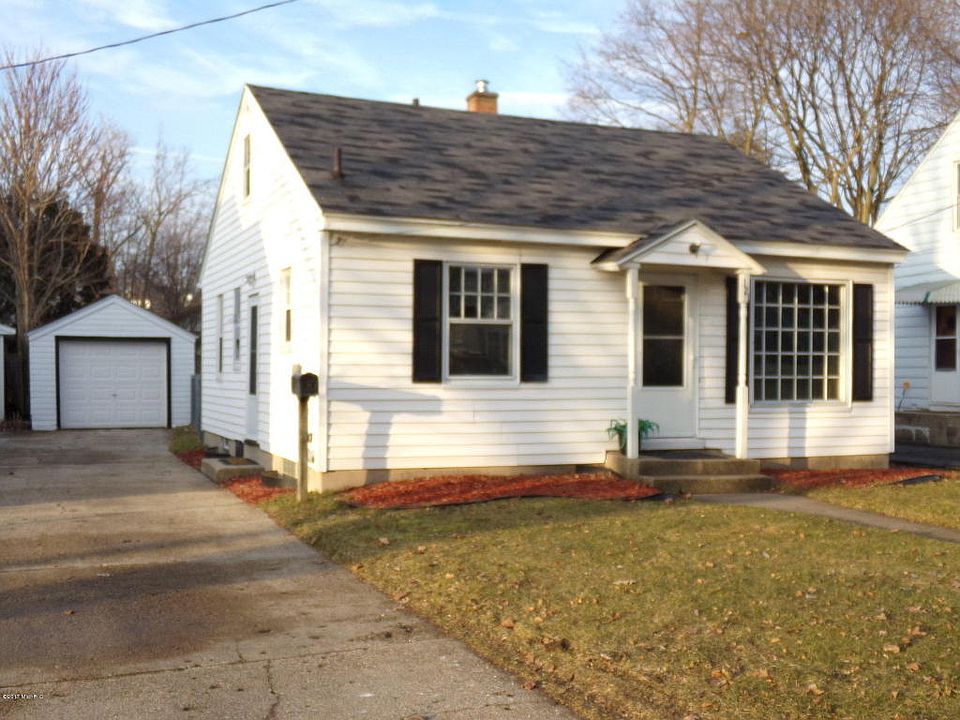 1st image of 121 Rosemary St SE