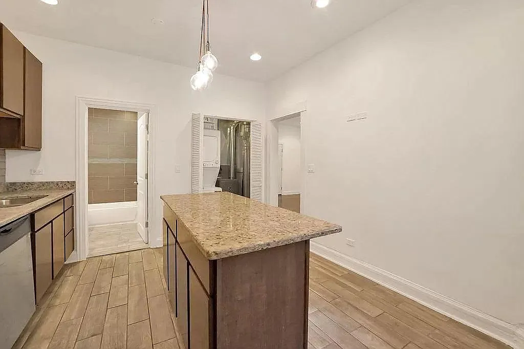 2 bed, 1000 sqft, $1,850 — Photo 1