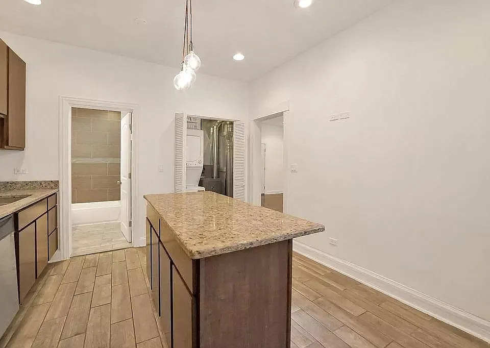 3530 W Armitage Ave #2M