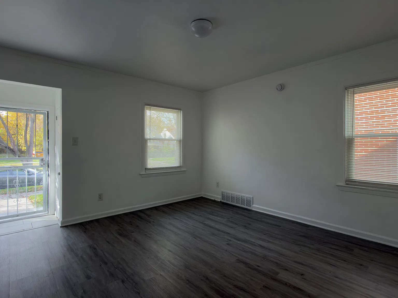 3 bed, 1052 sqft, $1,200 — Photo 4